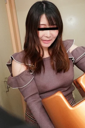 Poster phim 100 – Chiếc ghế hư của cô gái giao hàng ngực bự, mông to