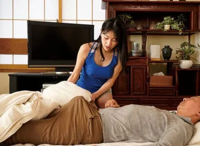 Poster phim Bị chồng bỏ bê thiếu thốn lâu ngày, con dâu làm liều bú cặc bố chồng đang ngủ