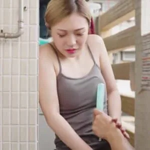 Cậu con trai vô sinh, bố chồng an ủi rồi giúp con dâu có thai