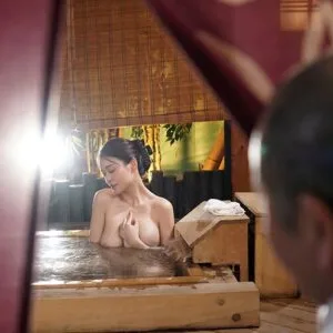 Con dâu bị bố chồng nhìn trộm khi đang tắm rồi địt đến mang thai