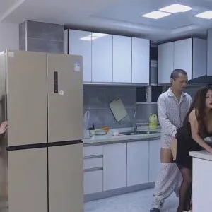 Con dâu “thèm” khi thường xuyên thấy cảnh bố mẹ chồng làm tình