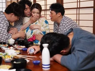 Poster phim Đưa vợ đi suối nước nóng, chồng không biết vợ bị người khác địt sấp mặt