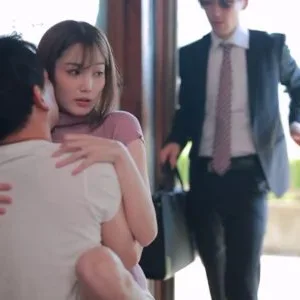 Khi bố chồng là kẻ từng quấy rối tình dục con dâu hồi còn sinh viên