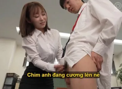 Nữ thư ký công ty chuyên phục vụ đối tác và đồng nghiệp nam để tạo động lực