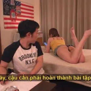 Ở nhà làm bài tập cũng không yên với nhỏ bạn thân chuyên “chăn chuối”