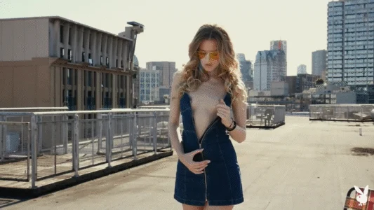 Poster phim PlayboyPlus – Ngắm nhìn em từ trên cao