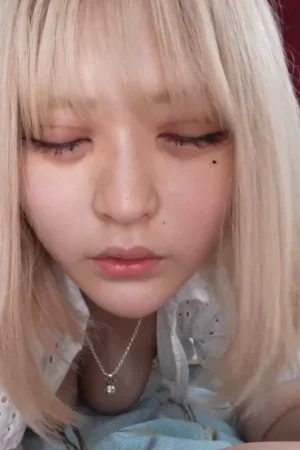 FC2-PPV-4805208 – Một cô gái tóc nâu quyến rũ với vòng ngực cỡ G