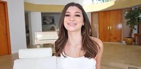 Không Che – Brooke Monk quyến rũ khiến mọi ánh nhìn đắm đuối