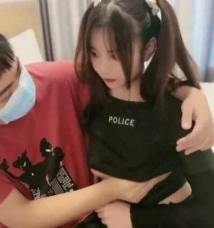 Trung Quốc – Chị gái khao khát muốn khám phá cùng em trai tuổi teen