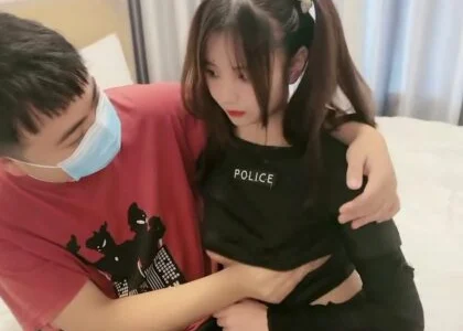 Trung Quốc – Chị gái khao khát muốn khám phá cùng em trai tuổi teen